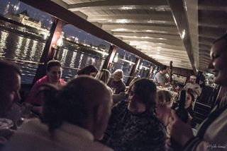 Zábava na večírku na Salonní rychlolodi Nepomuk | Pražské Benátky