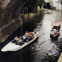 Šinágl a Plecháč - plavba Čertovkou, rok 1998 | Historie