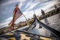 Gondola Eleonora u Karlova mostu | Pražské Benátky | Gondola
