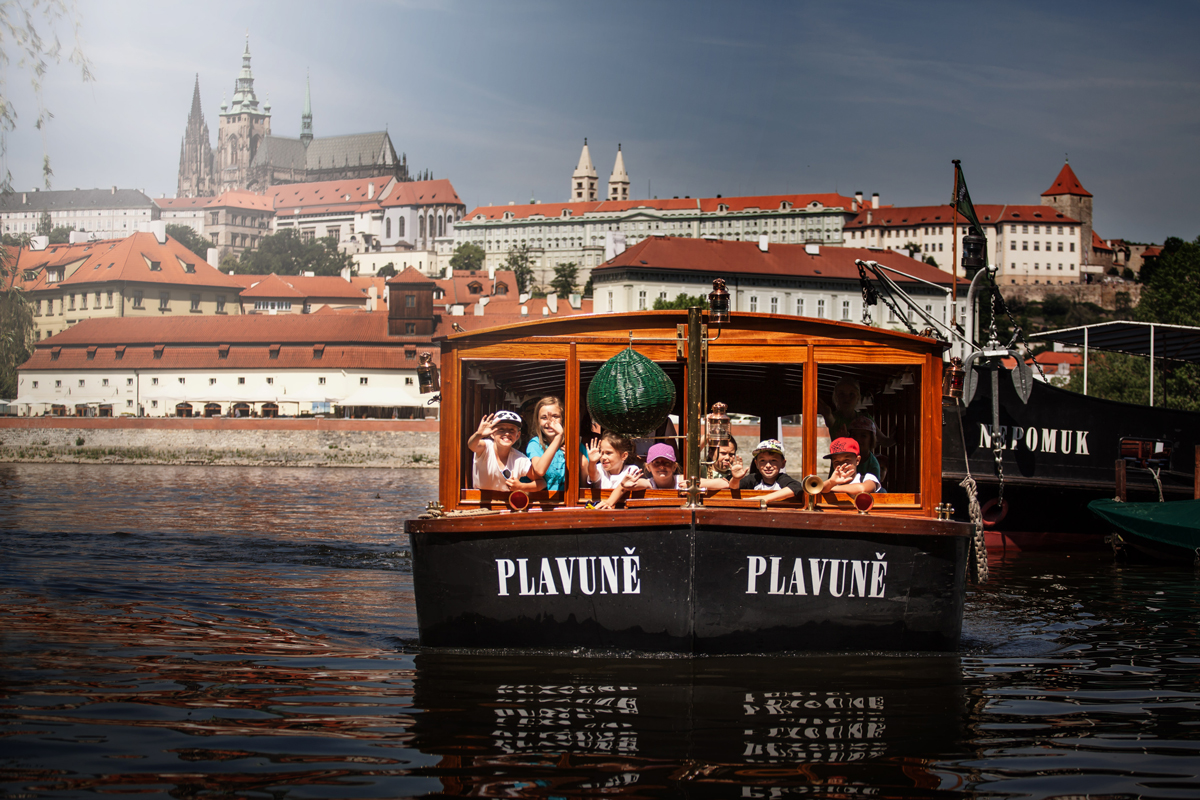 Děti na výletu v Praze na vodouchovi | Pražské Benátky